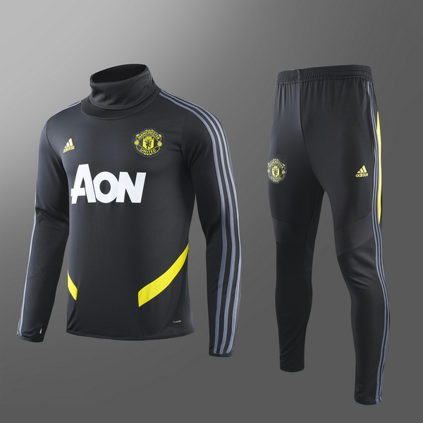 man u tracksuit